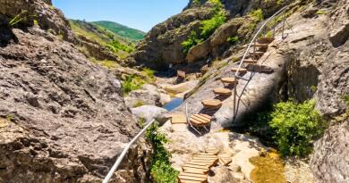 Панорамный вид: Арпатские водопады